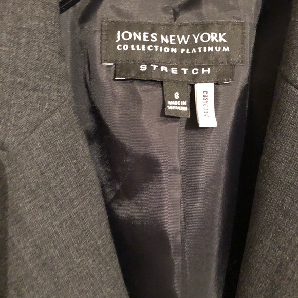 Jones New York Platinum Women's 6 Easy Care Blazer - Picture 2 of 3